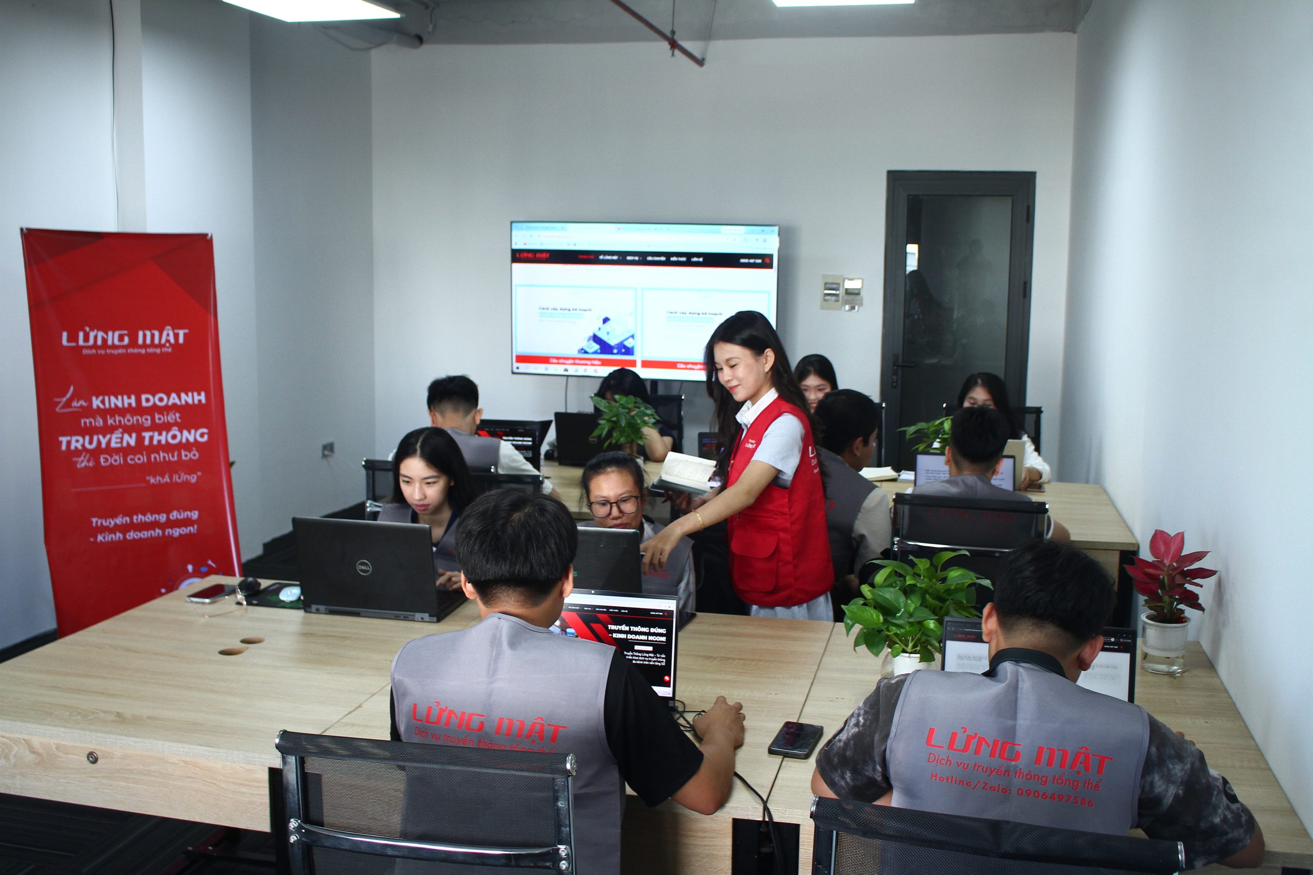 Công ty truyền thông Lửng Mật Công ty truyền thông Lửng Mật