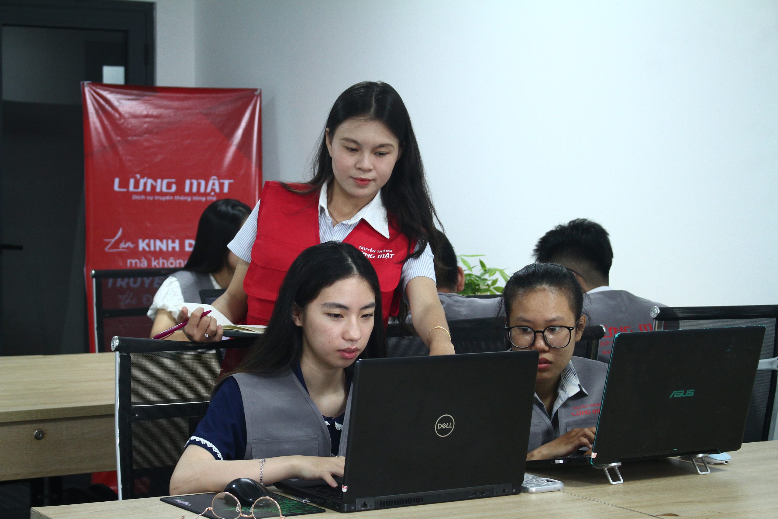 Đội ngũ nhân sự Lửng Mật Đội ngũ nhân sự Lửng Mật